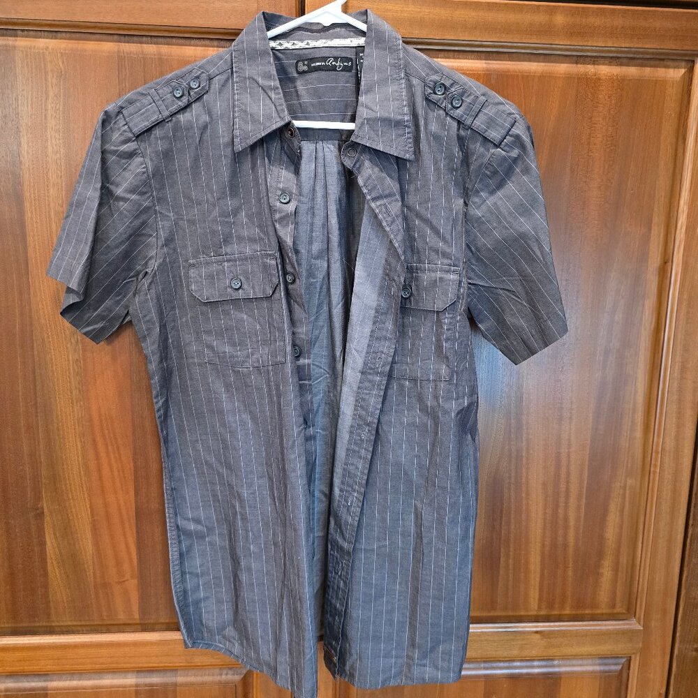 Brown pin button down short sleeve large